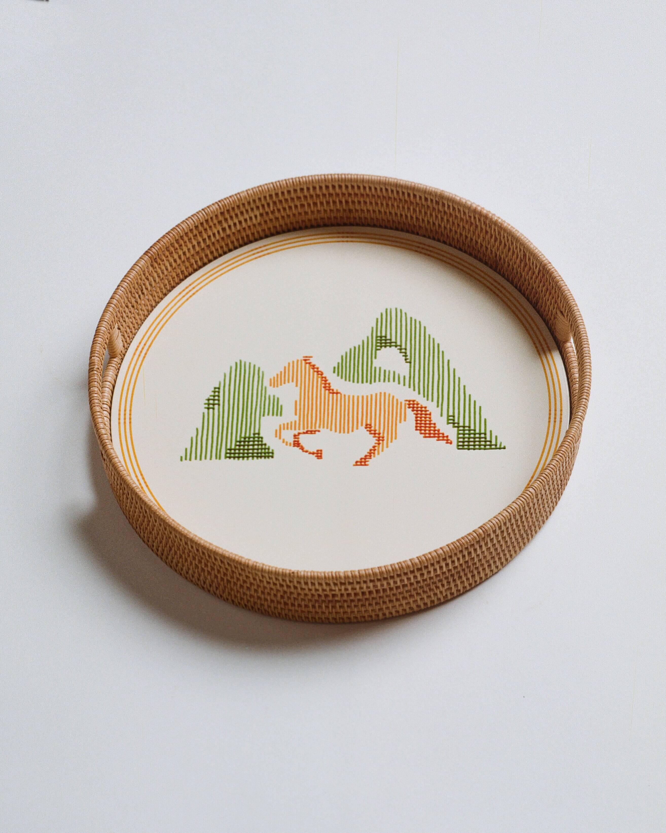 Lacquered rattan tray – Under the Eye